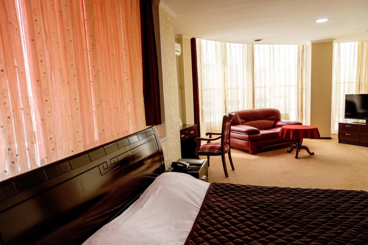 Golden Palace Aktau  Kültér fotó
